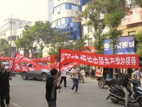 湖南道县县委书记被调查 群众上街打横幅庆祝