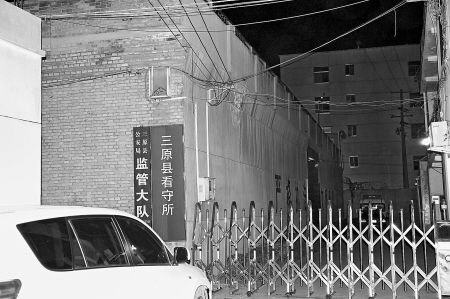 陕西咸阳一抢劫嫌犯看守所门口自开手铐逃跑